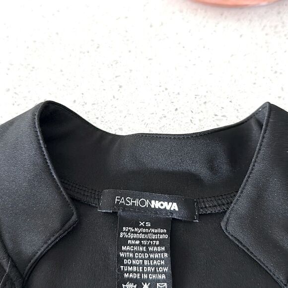 Fashion Nova Cropped Black Zip Up V Neck Tank Sleeveless Vest Style XS - Picture 6 of 11